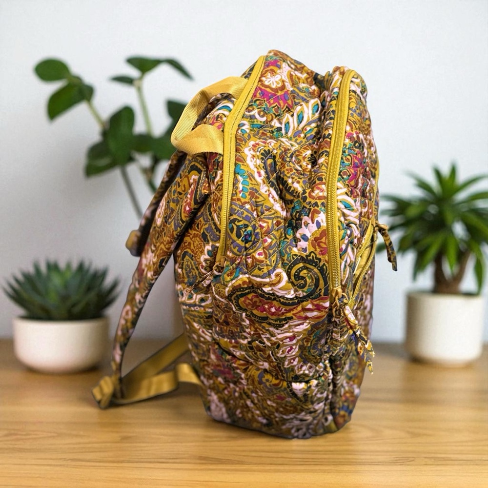 NEW VERA BRADLEY MULTICOLOR PAISLEY BACKPACK . - Picture 3 of 16